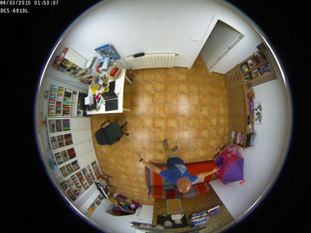 Imagen cenital de una habitación capturada con una cámara omnidireccional